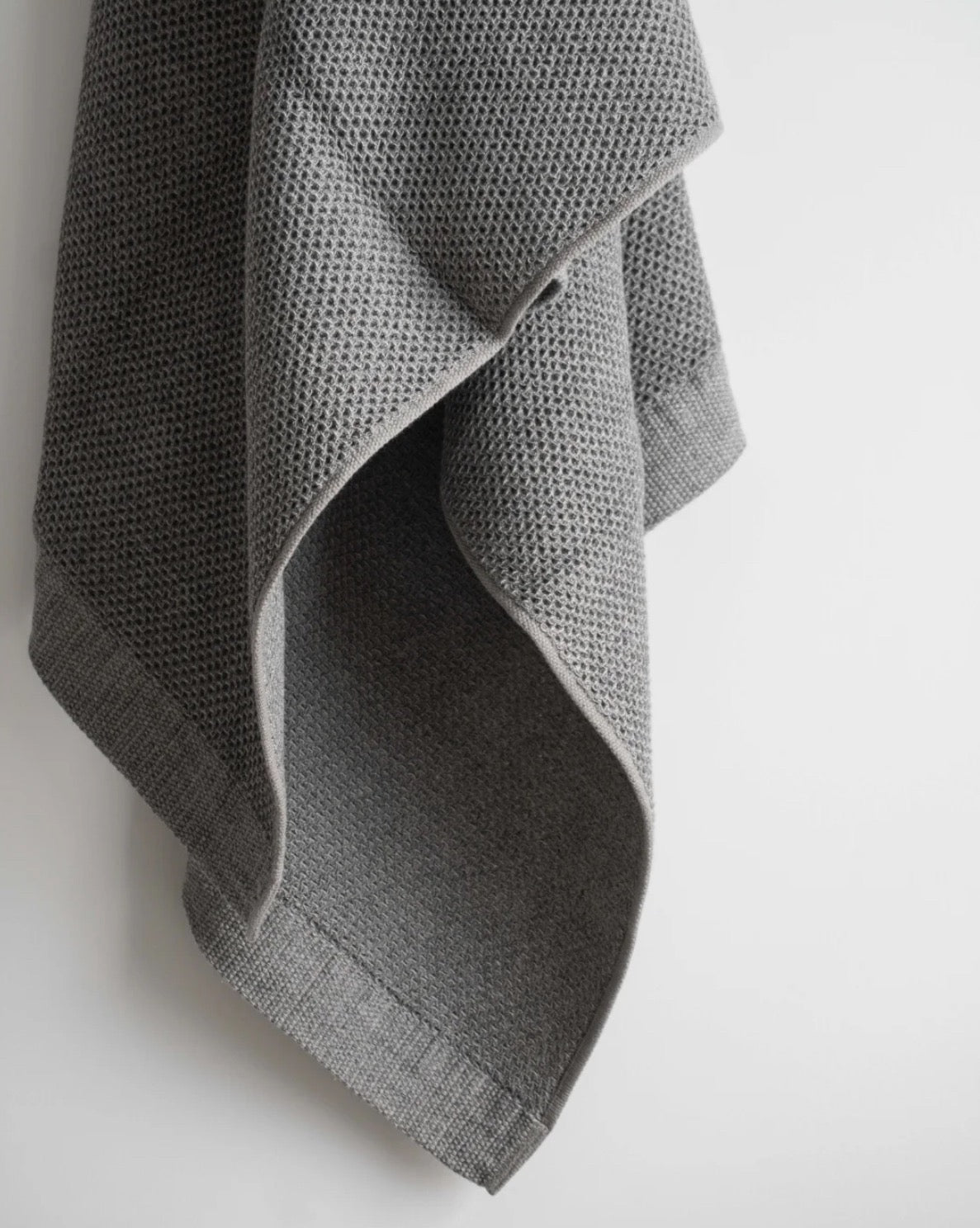 VINTAGE WAFFLE BATH TOWEL - WASHED GREY